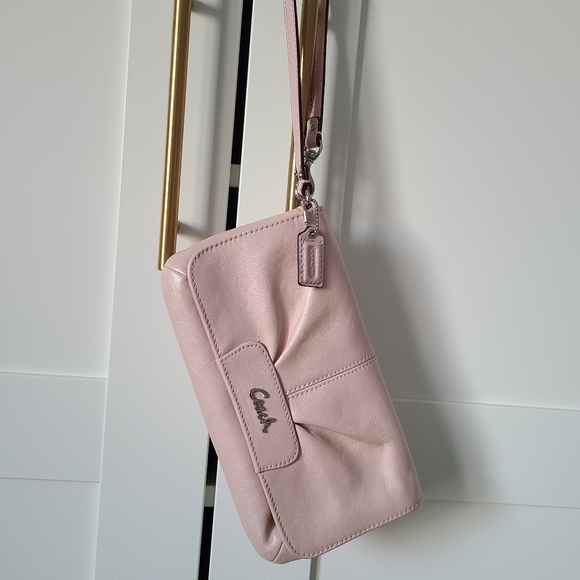Coach Handbags - Coach leather wristlet